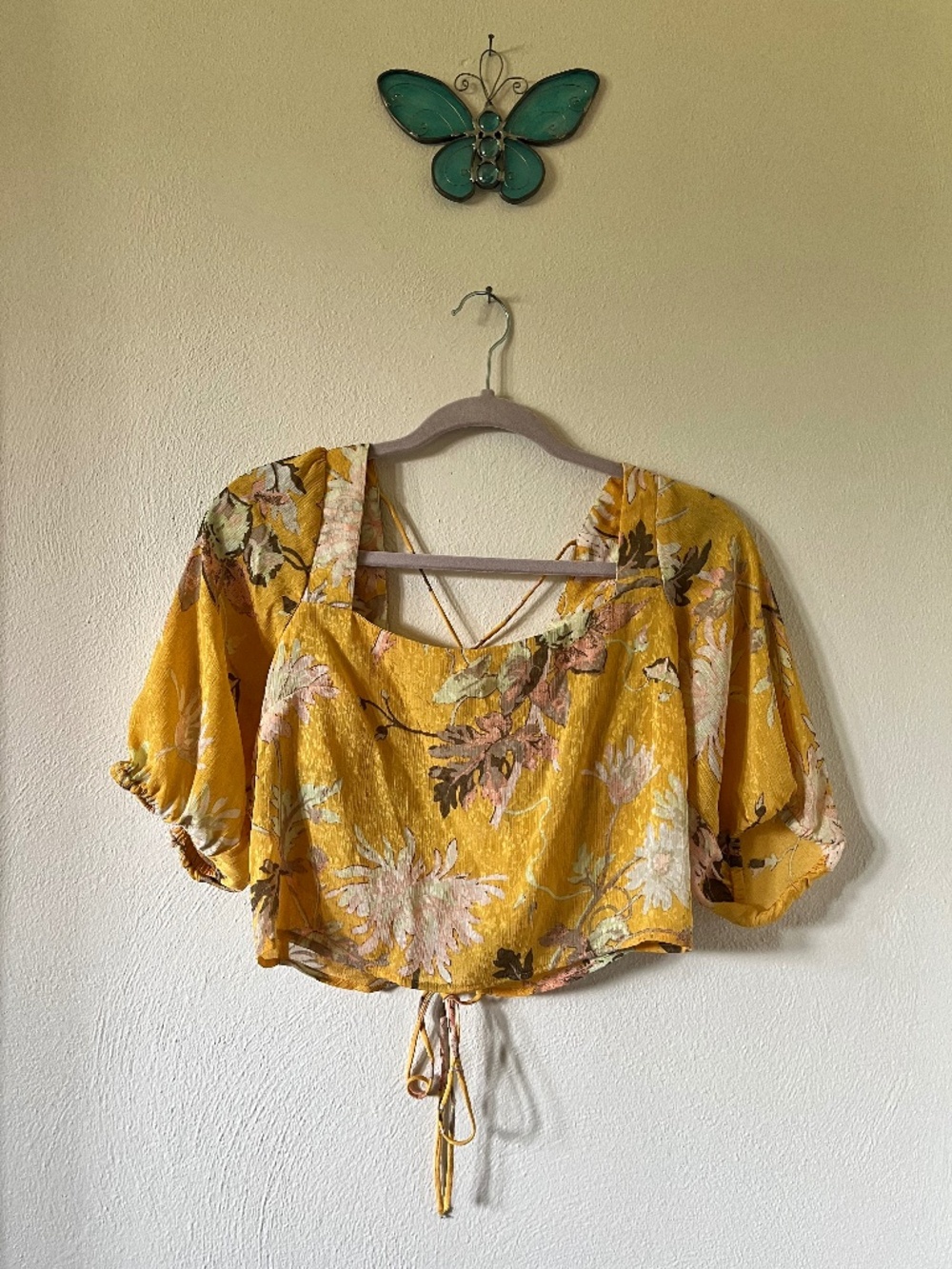Floral cropped tie back shirt with sleeves